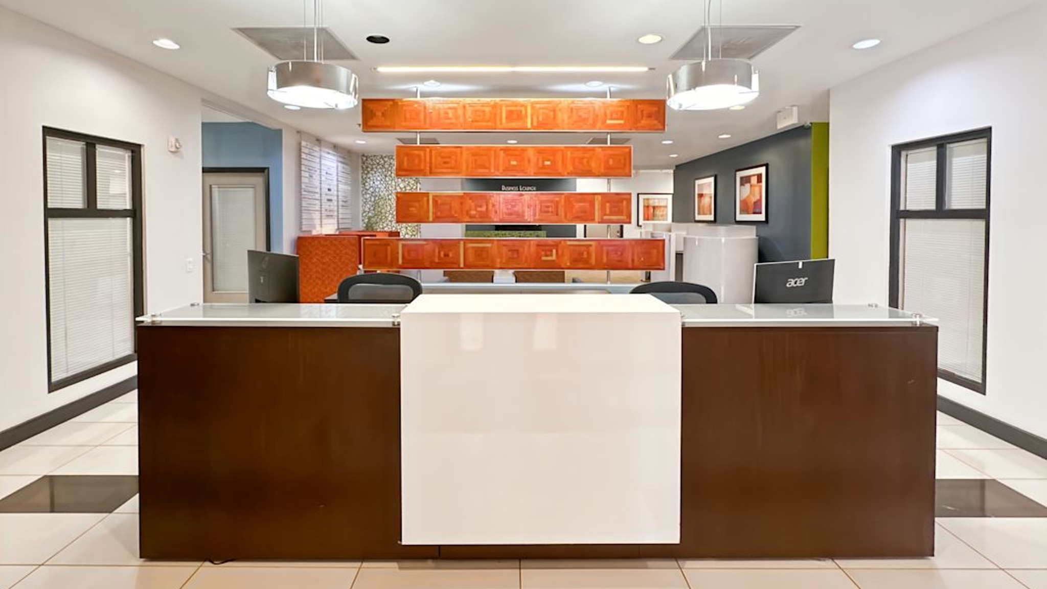 Images of 433 Plaza Real