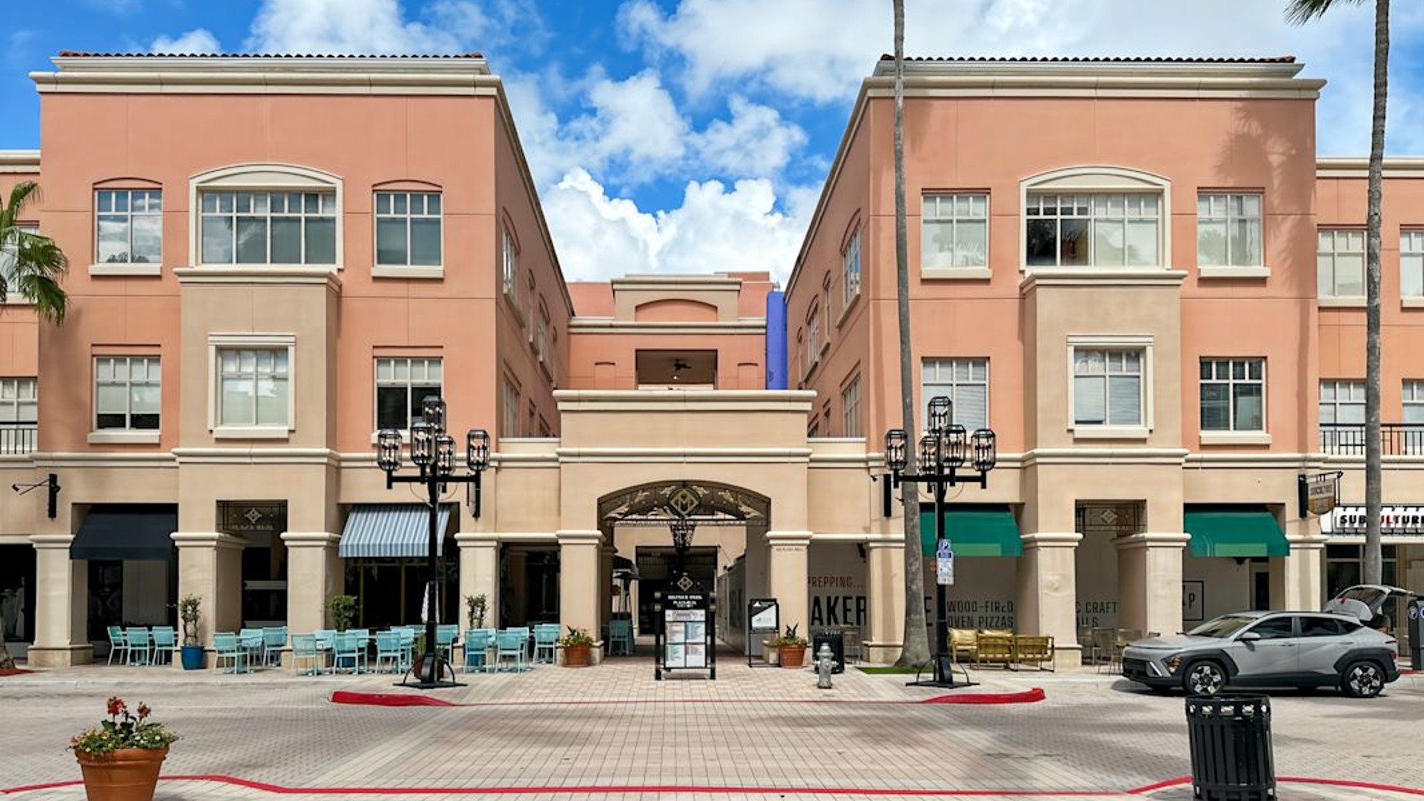 Images of 433 Plaza Real